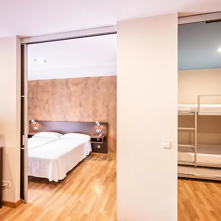 La Perla D'olot Hotel 3*
