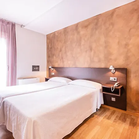 Hotel La Perla D'olot Olot